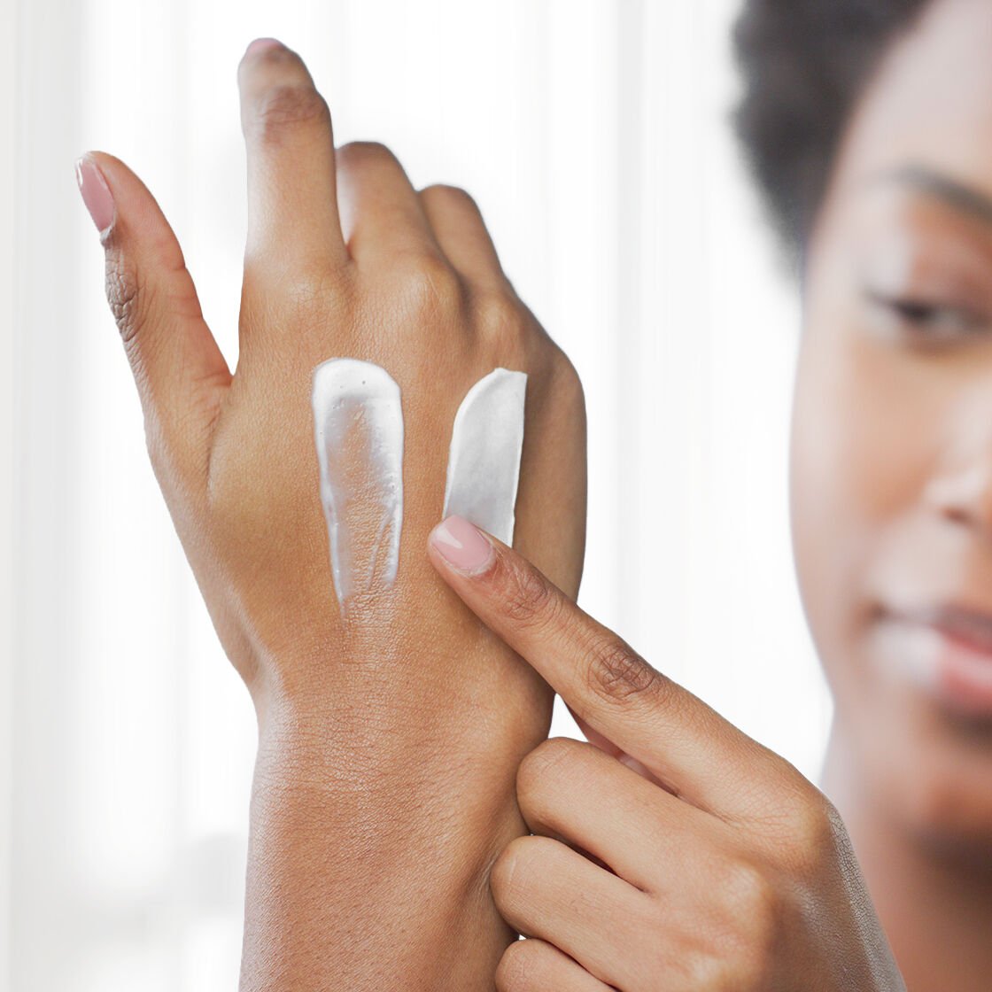 CRÈME POUR LE VISAGE ET LE CORPS OU LOTION POUR LE CORPS – QUELLE EST LA DIFFÉRENCE?