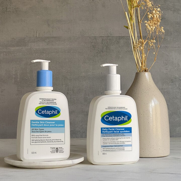 QUELLE EST LA DIFFÉRENCE ENTRE LE NETTOYANT FACIAL QUOTIDIEN CETAPHIL ET LE NETTOYANT DOUX POUR LA PEAU CETAPHIL?
