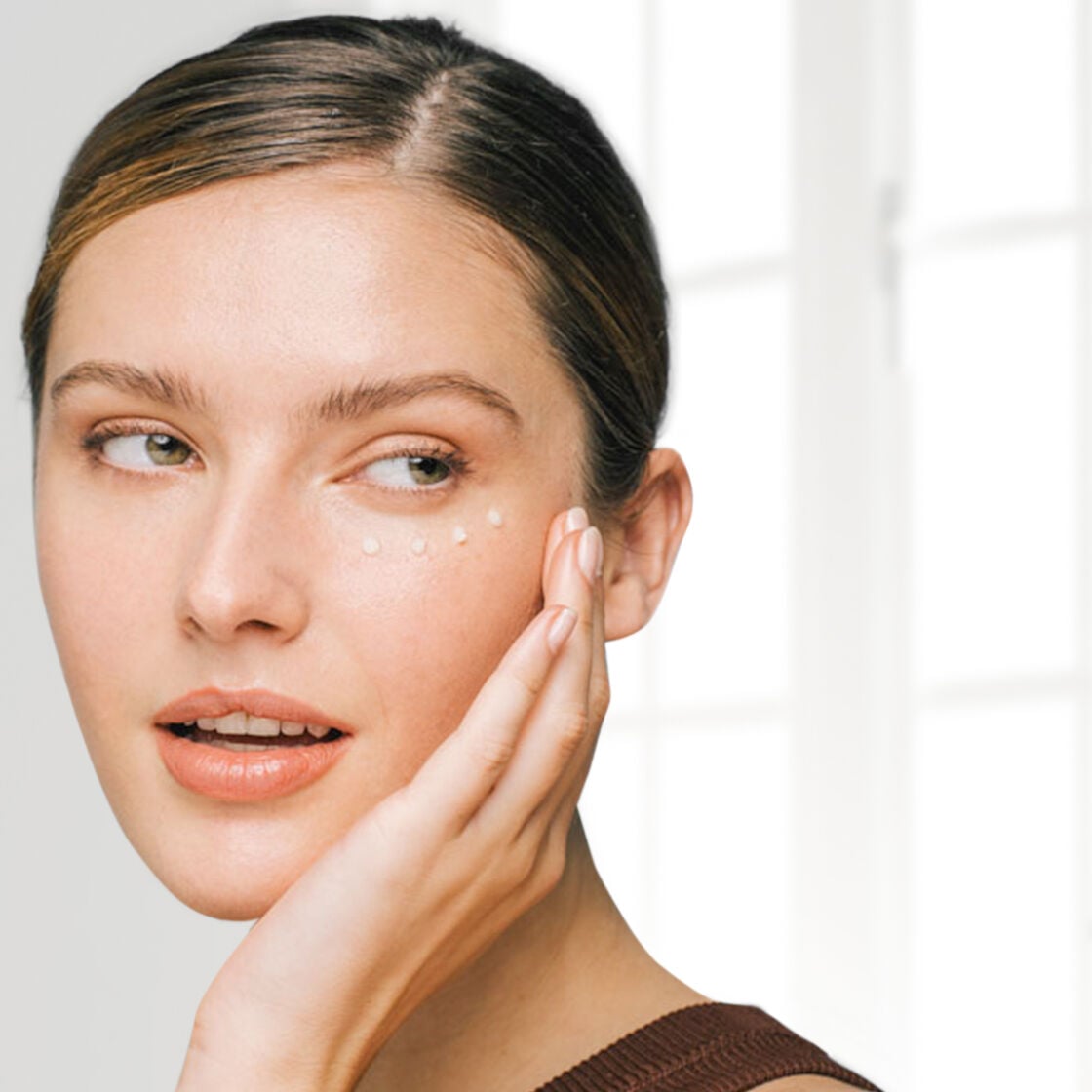 COMMENT UTILISER L&rsquo;ACIDE HYALURONIQUE POUR LA PEAU : CE QU&rsquo;IL FAUT FAIRE ET NE PAS FAIRE
